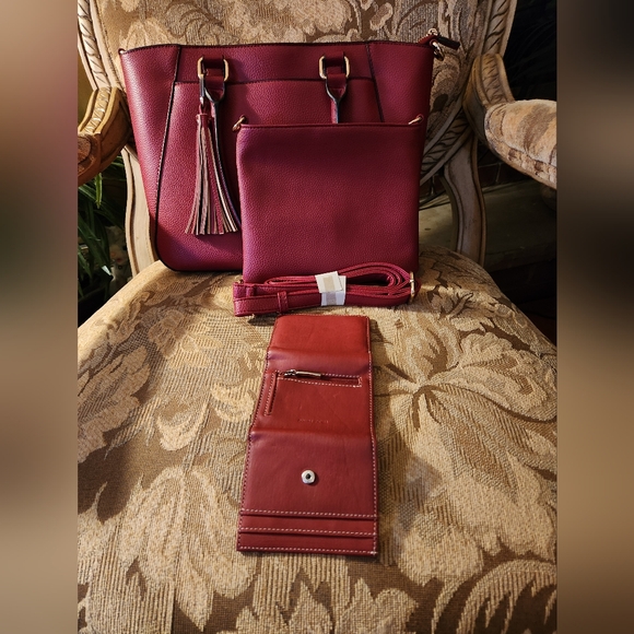 Bass Cranberry Red, Satchel Bag/w Matching clutch bag and Billfold NWOT - Picture 16 of 16
